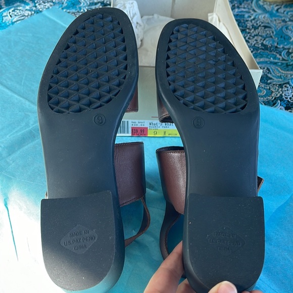 Adjustable leather shoes by What’s What. - Picture 7 of 9